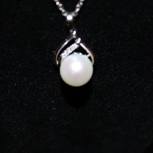 New, beautiful silver necklace with a pearl - Picture 3 of 4
